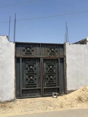 قطعة ارض في وادي الربيع عليها هيكل