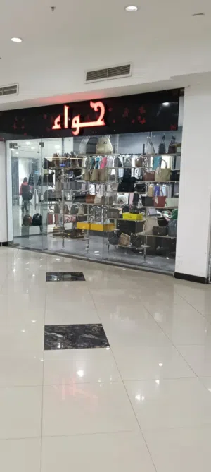 محل للإيجار موقع مميز ناصية بمدخل البوابة الرئيسية بمول اسكاي بلازا كارفور الشروق