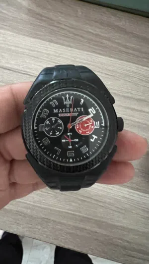 ساعة مازاراتي اصلية بحالة الوكالة للبيع
