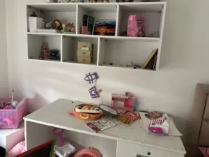 غرفة نوم مفرد شبابية  غرفة وخزانة حائط ملاحظة بدون التخت  السعر حررق وقابل للمساومة