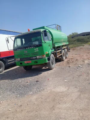 nissan ud 2004 model green tank