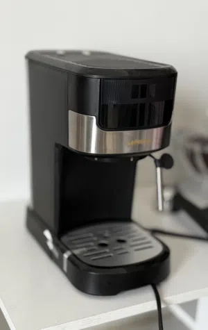 للبيع ماكينة اسبريسو من نوع  lepresso بحالة جديدة تماماً غير مستخدمة