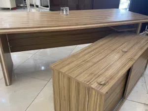 مكتب جديد جدا مستعمل قليل العرض 2 متر ارتفاع 90 سم مكاني بصره