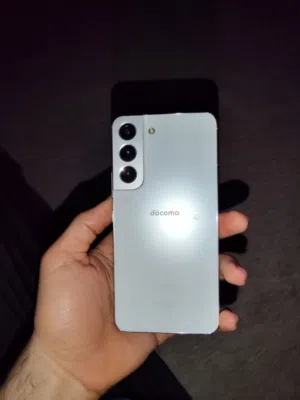 سامسونج s22 5g 256g لون ابيض وشوف الوصف وسعره تبارك الرحمان وساهل مع الشاري مانقصرش