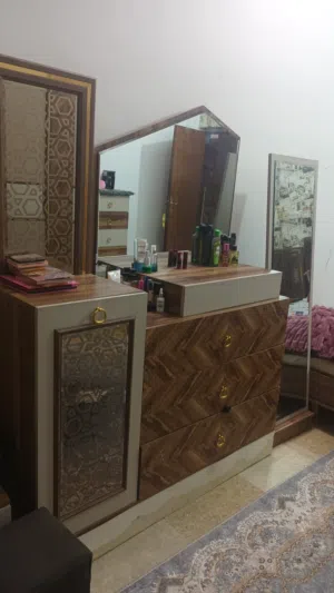 السلام عليكم عندي غرفه نوم جديده استخدام قليل اريدها مليون وبيها مجال