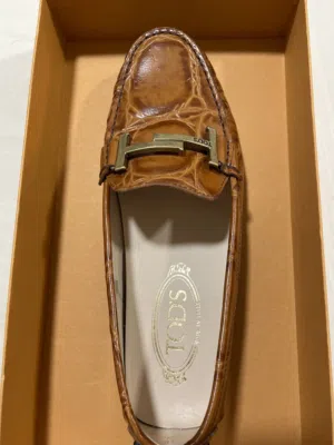 نعال جديد من ماركة TOD’S الأيطاليه جلد تمساح اصلي السعر قابل التفاوض