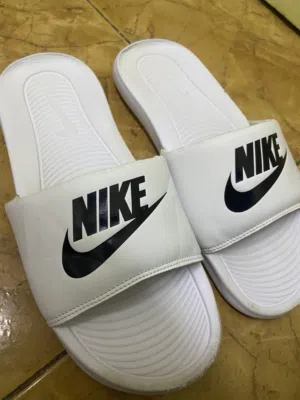 سلبر نايكي شتريتو من الشركه ب 60 دينار وبدي ابيعو لئني بدي لون تاني السعر 15 دينار