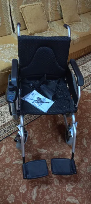 كرسي متحرك كهربائي مريح جدا لذوي الاحتياجات الخاصة أو للأشخاص الذين لا يستطيعون المشي مسافات طويلة
