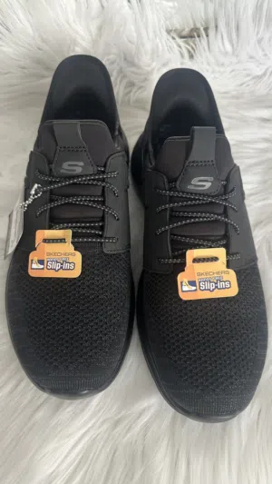 للبيع حذاء ( جوتي ) أصلي من شركة Skechers