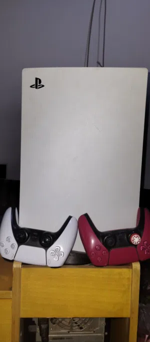 للبيع PS5 مع يدتين وكاله ب470$
