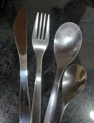 16pcs Cutlery set (Spoons, Forks & Knives)
