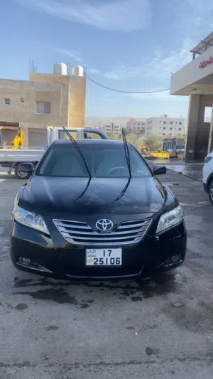 تويوتا كامري 2009 موديل XLE هايبرد نظيفة ومُرخصة مع جميع المواصفات للبيع