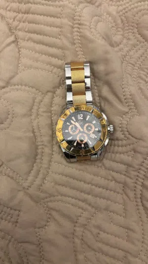 ساعة رجالي GC فخمة ,من مجموعة (Guess Collection ) السويسرية، بحالة جيدة جدًا.