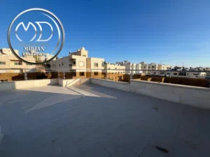 شقة دوبلكس فارغة للايجار خلدا طابق أخير مع روف مساحة 200م مع تراسات تشطيبات و ديكورات عصرية فاخرة