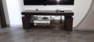 طاولة تلفزيون
