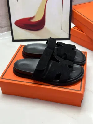 Hermes slippers for only 130 dirhams, super master copy, and free delivery.