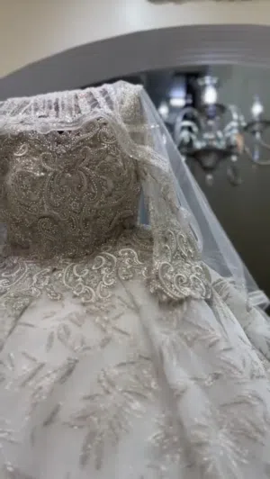 فستان عروس من تركيا للبيع بجميع ملحقاته ملبوس 3 ساعات السايز سمول الى مديم السعر قابل للنقاش واتساب