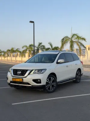Nissan pathfinder 2018 sv full option