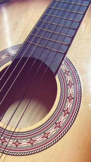 جيتار بحاله جيده السعر 26قابل لتفاوض ويمكن تبادل معه ب اي شي بس اشوف الشي ايش