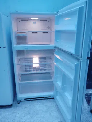 نبيع ثلاجه حجم كبير ماركت هيتاشي 24 قدم بحاله ممتازه استخدام خفيف بغاز الوكاله مع التوصيل والتشغيل و