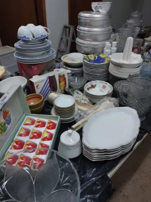 اواني منزلية قزاز كريستال خزف حافظات أصلية للبيع مجزء طقم او مجموعات مجزءه انواع أصلية مخزنة