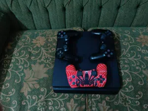 بلاستيشن 4 سليم معدل نظيف مع أي لعبه تطلبها جهاز أعلى جوده