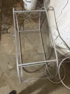 طاوله من دون زجاج ومعها 3 صغيره