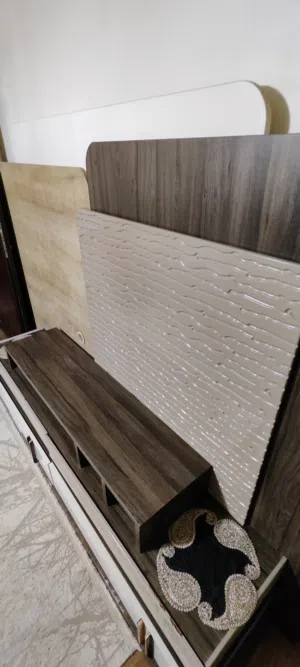 مكتبه لوضع التلفزيون مع اناره LED على لاطراف