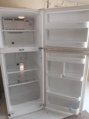 ثلاجه LG مستخدمه