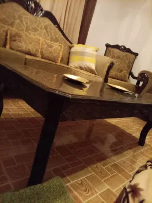 طاولات خشب تفصيل خشبهم مرتب ونضيف