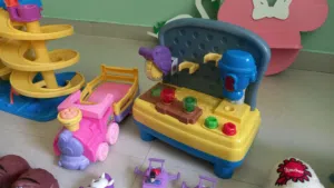 العاب اطفال ماركات وستارة ورفوف