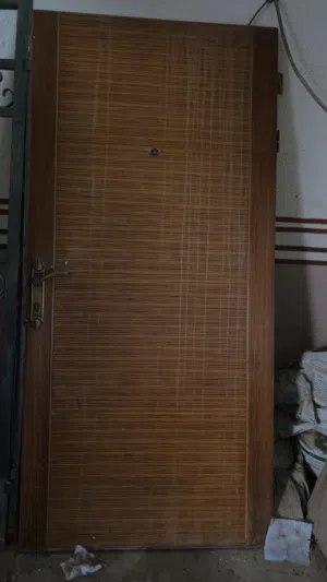 باب خشب مع حلق