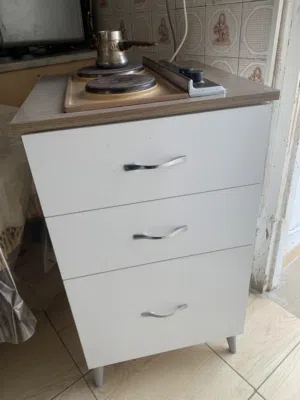 petit meuble de rangement 3 tiroirs avec plaque electrique 2 feux