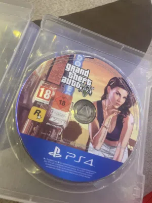 لعبة GTA V لـ PS4 مستعملة مرة واحدة فقط.