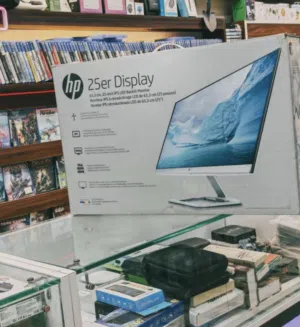 شاشه HPنضيفه كلش كامله ملحقات