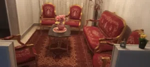 طقم ابيسون روميو وجوليت هاند ميد بحالته من 30 سنة بنفس دهانة  كنبة و4 فوتيه وترابيزة