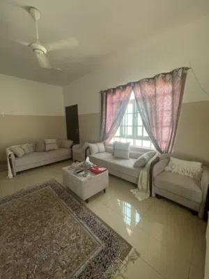 طقم جلوس شبه جديد