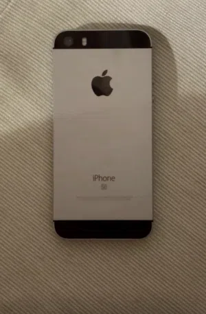 ايفون 5s بحاله ممتازه وتشتغل فيه جميع البرامج