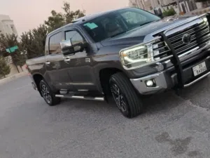 بيك اب تويوتا توندرا تندرا اعلى صنف نظافة تب التوب للبيع