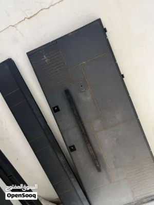 باب منزل رئيسي للبيع