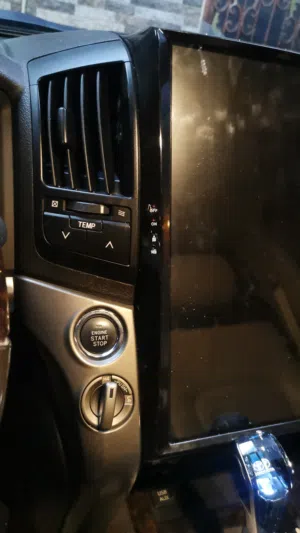شاشة لاند كروزر VXR