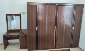 غرفة نوم خشبية كاملة بحالة جيدة جداً - 100 OMR قابل Full Wooden Bedroom Set in Good Condition