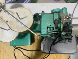 ماكينه حبكه فراشه ماشاءالله عليها نضيفه واستعمال خفيف ومش محتاجه اشي بالمره