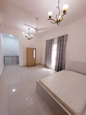 استديو مفروش جزئياً للموظفات فقط في بوشر / شامل بدون عموله