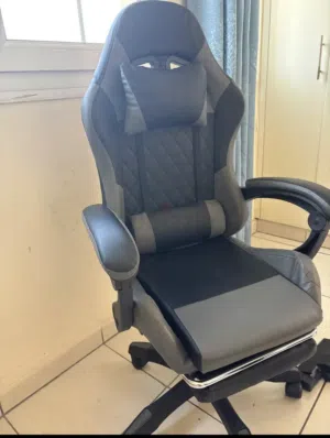 Gaming Chair With Footrest