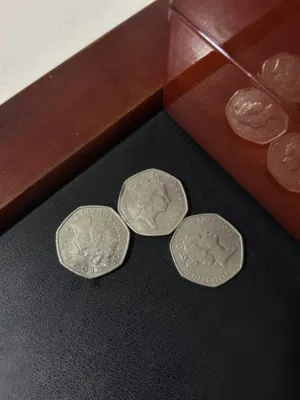 عدد 3 coins من فئة 50 بينس استرليني