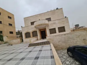 470 m2 More than 6 bedrooms Villa for Sale in Amman Abu Nsair