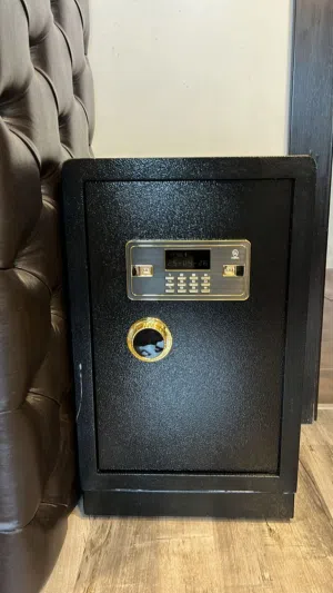 قاصة حفظ الأموال والأوراق ضد الحريق 70 كيلو وزن ثقيل جدا مصفح ضد الحريق اصليه كبيرة