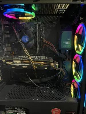 كمبيوتر للبيع