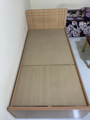 سرير شبه جديد